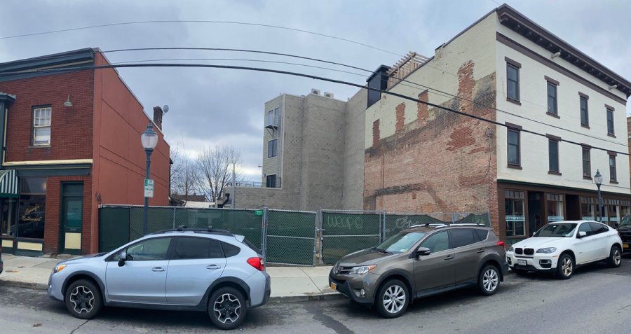 Panoramic image of the currently vacant lot at 30 Caroline St.  Photo by Thomas Dimopoulos.