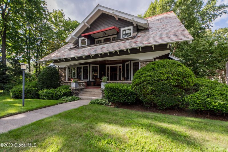 This week’s fabulous home at 29 Fifth Ave in Saratoga Springs was listed and sold by Mara King and Christine Hogan Barton from Roohan Realty. This home sold for $1,700,000.
